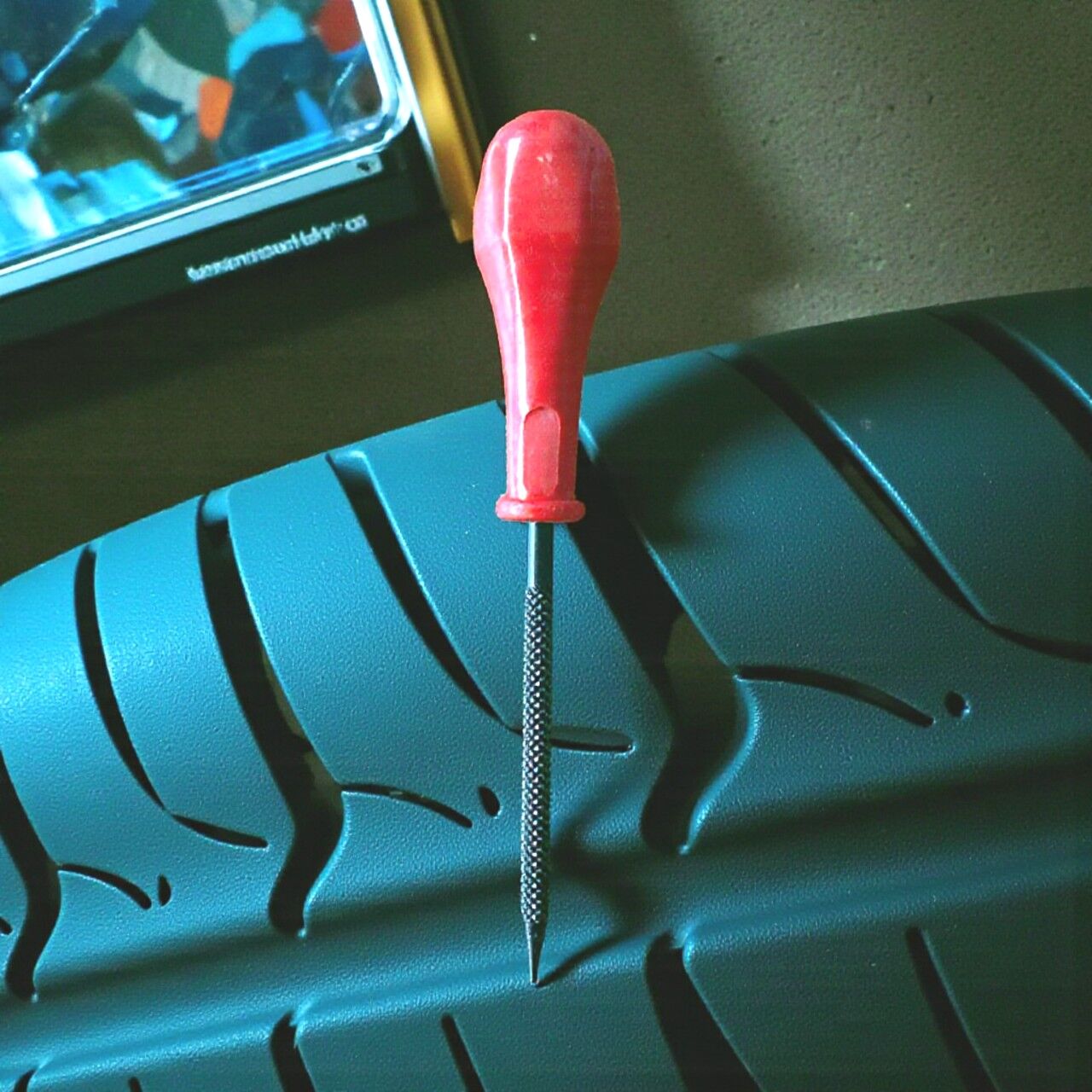 Fitil Atma Törpüsü (Tornavida Saplı Bız)